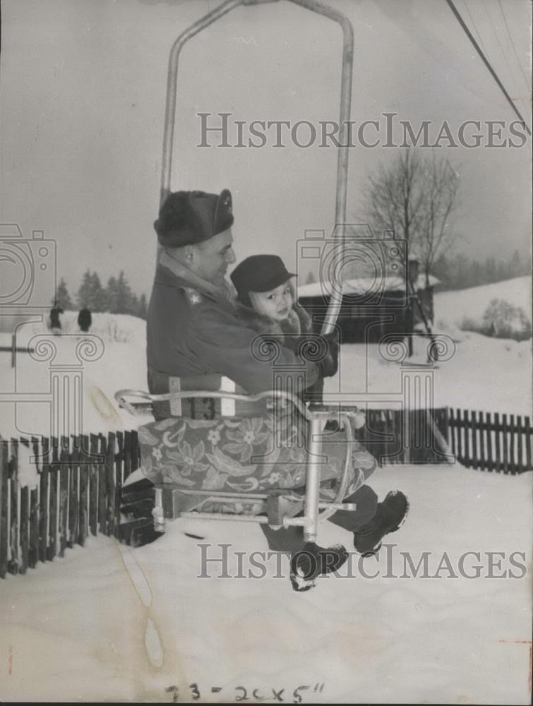 1953 Press Photo Man and Young Girl on Ski Lift - Historic Images