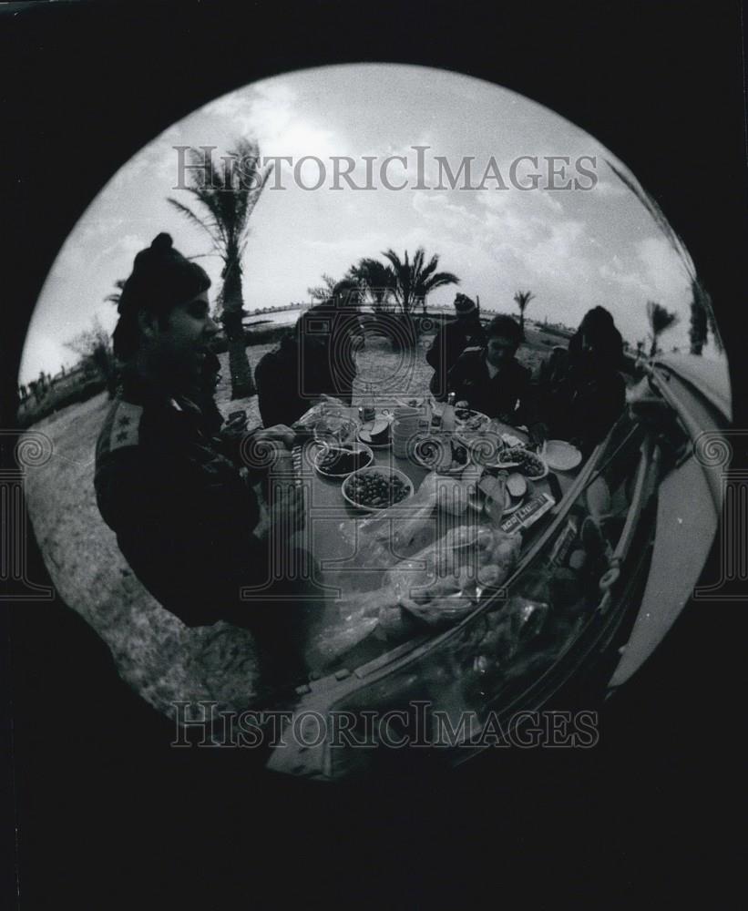 Press Photo Men Eating A Meal - Historic Images