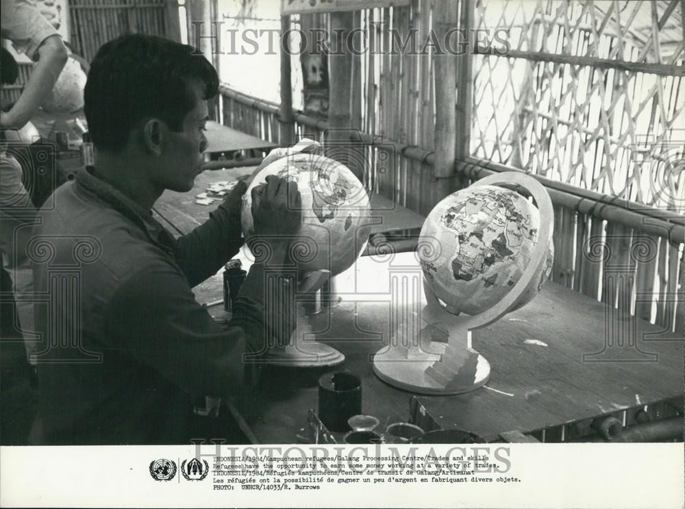 1984 Press Photo Cambodian Refugees Learn Skills At The Galang Processign Centre - Historic Images