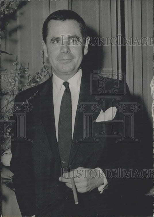 Press Photo Glenn Ford In Paris - Historic Images