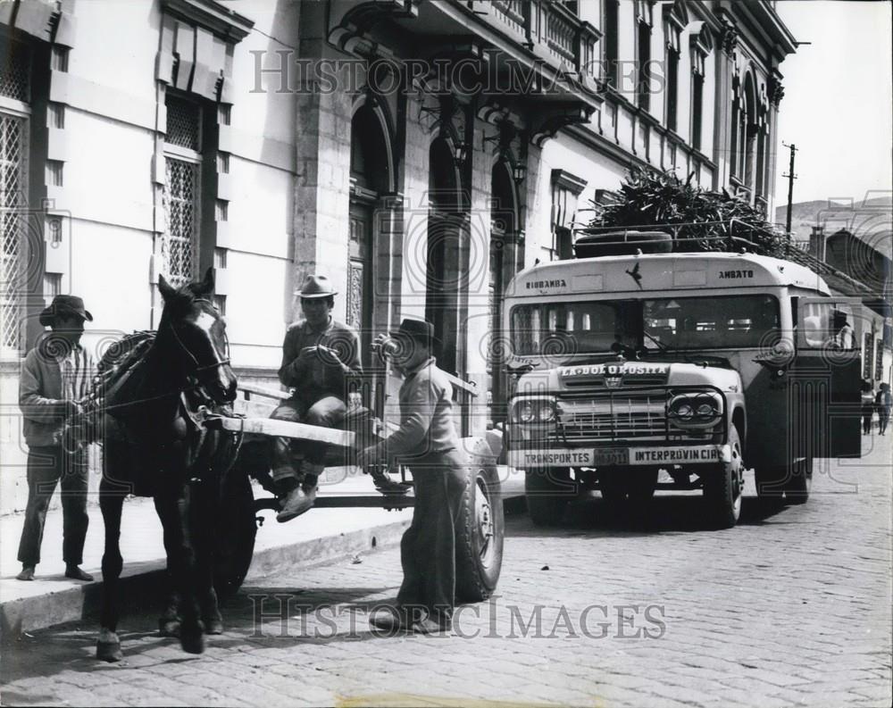 Press Photo Ecuadorian City, Transportation - Historic Images