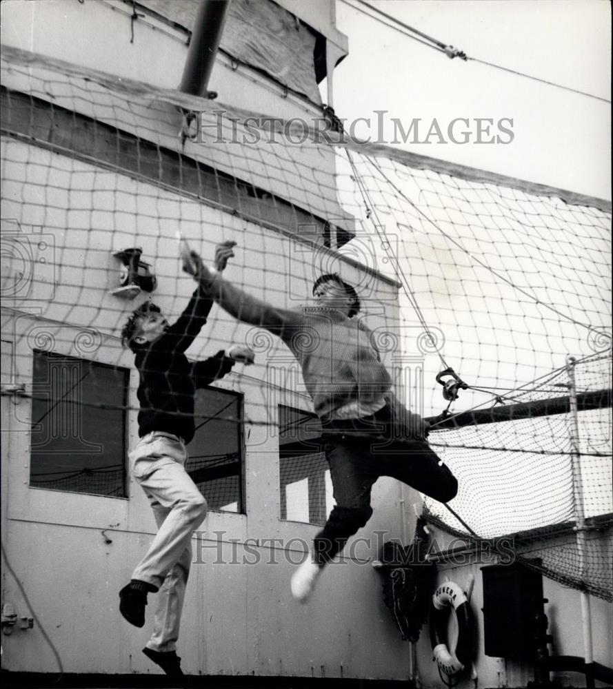 Press Photo Deck Quotes - action shot. - Historic Images