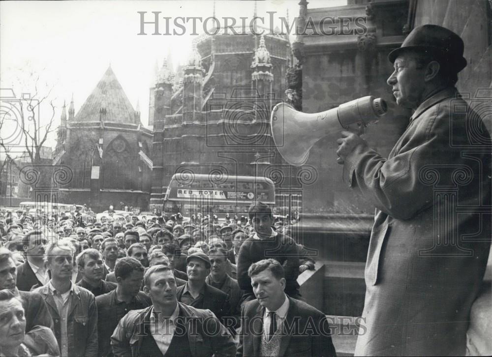 1968 Press Photo Harry Pearman,at Dockers March On The House Of Commons - Historic Images