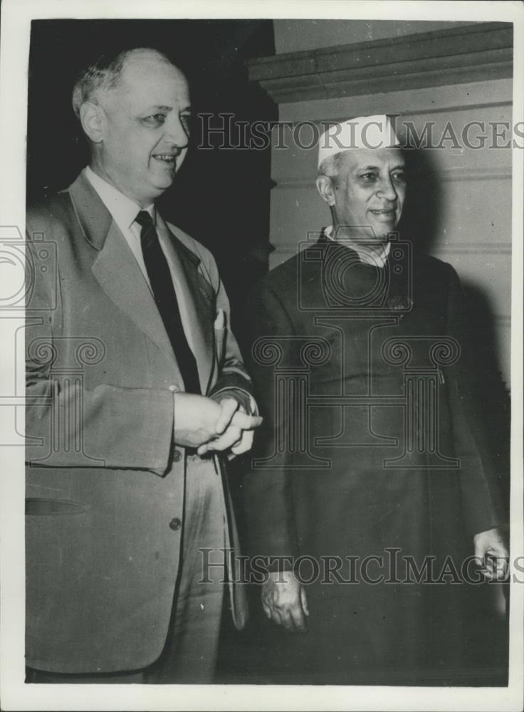 1956 Press Photo M.Christian Pineau French Foreign Minister - Historic Images