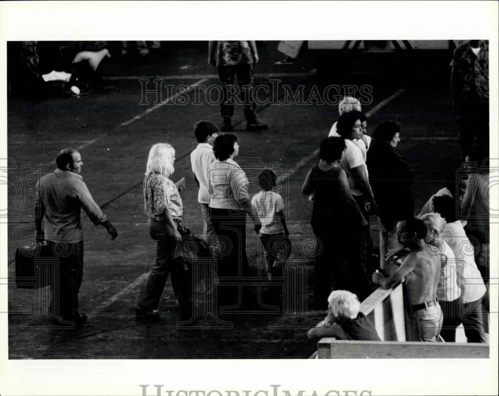 Press Photo New arrivals at the Key West Cuban refugee center at Key West - Historic Images