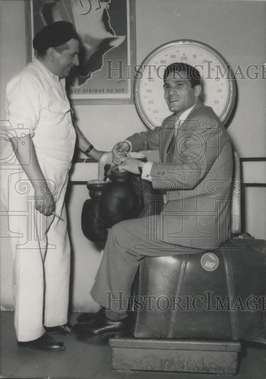 1955 Press Photo French Boxer Robert Cohen - Historic Images