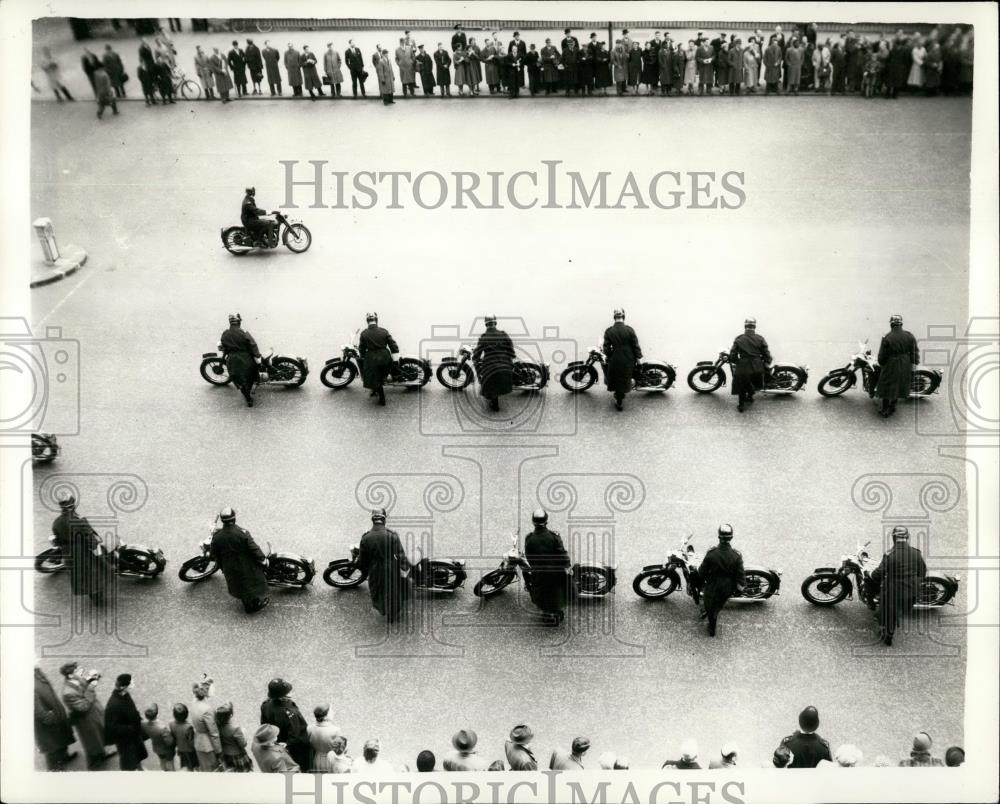 1956 Press Photo Marshal Bulganin, Bruschev, Cenotaph Wreath Laying - Historic Images