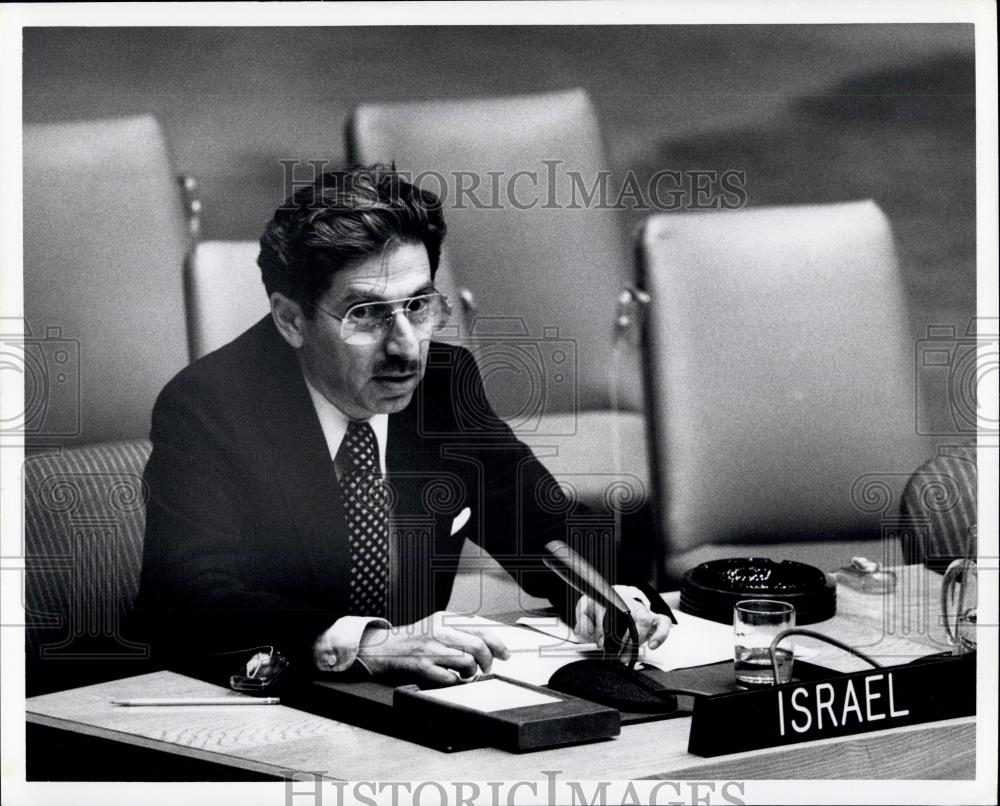 1979 Press Photo Israeli Ambassador Yehuda Blum at the UN - Historic Images