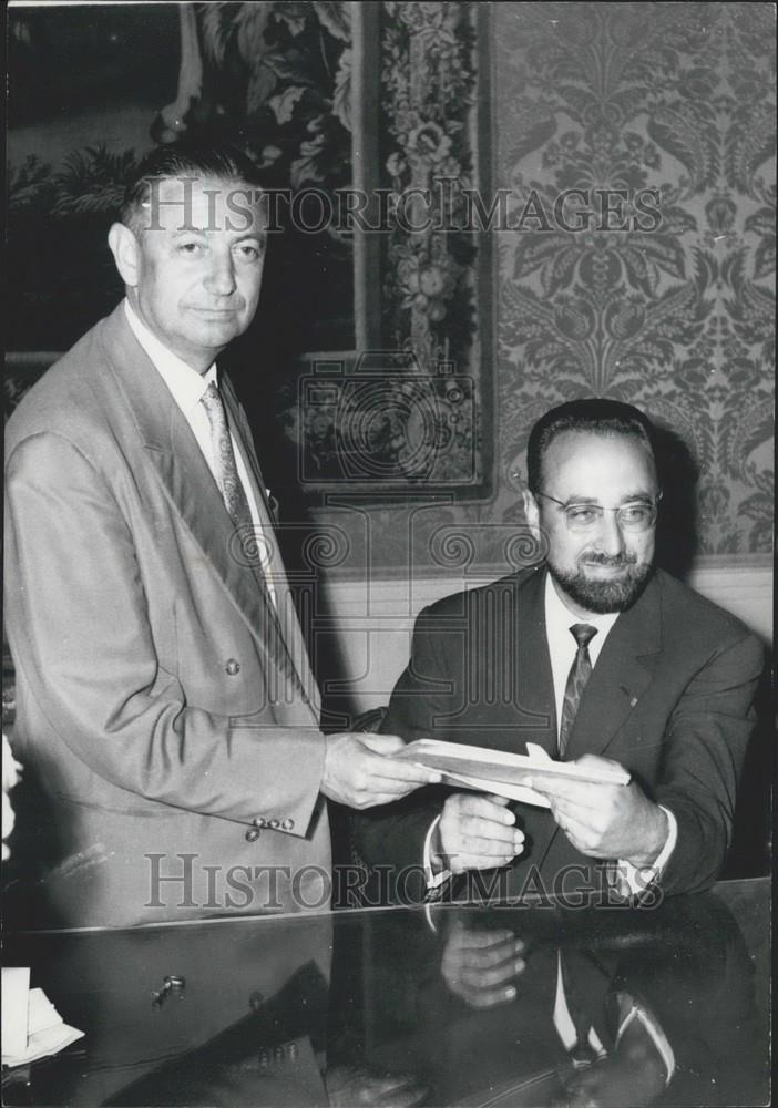 1961 Press Photo New Agricultural Minister Pisani and Former Minister Rochereau - Historic Images
