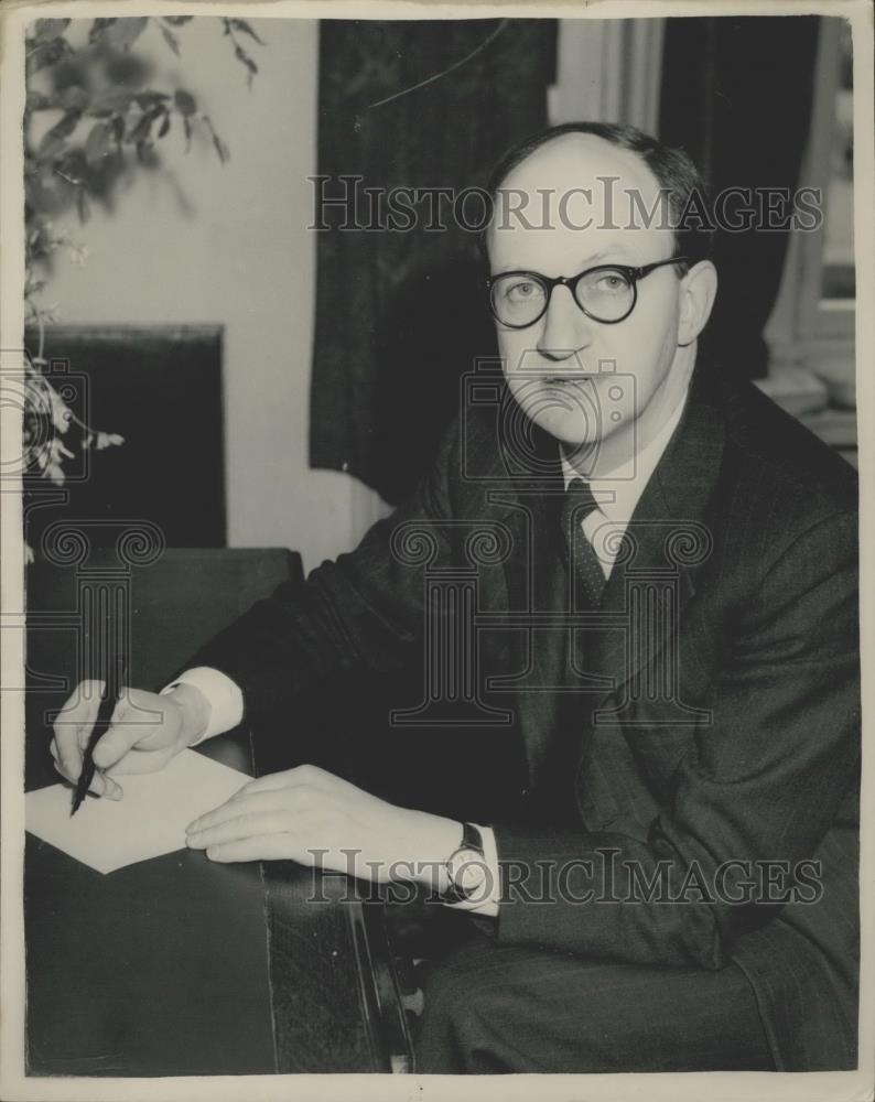 1955 Press Photo Charge D&#39;Affaires at Peking , Mr. C.D.W. O&#39;Neill - Historic Images