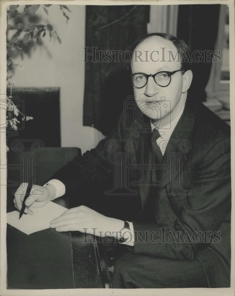 1955 Press Photo Charge D'Affaires at Peking , Mr. C.D.W. O'Neill - Historic Images