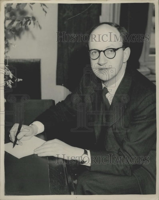 1955 Press Photo Charge D'Affaires at Peking , Mr. C.D.W. O'Neill - Historic Images
