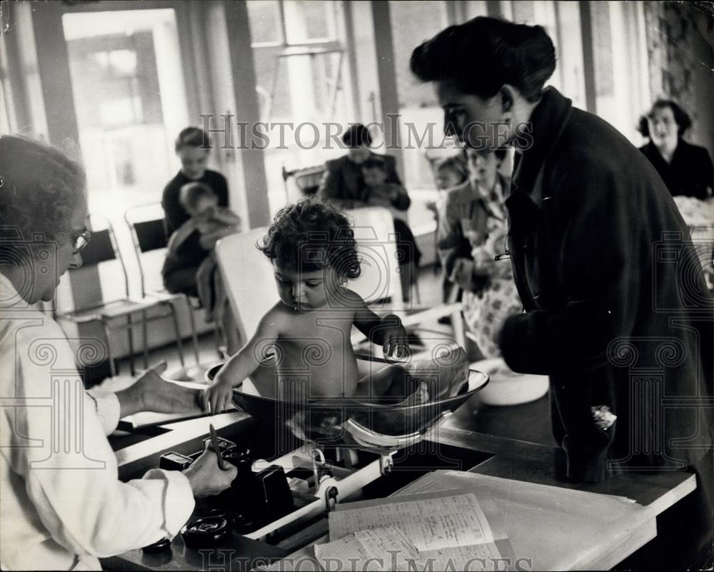 Press Photo Britains First All in Health Center - Historic Images