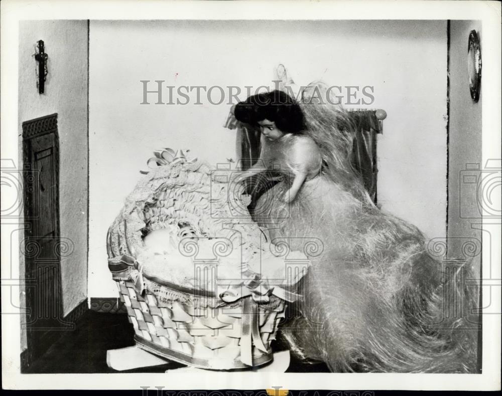 Press Photo Guardian angel watches Little Marguerite&#39;s Cradle - Historic Images