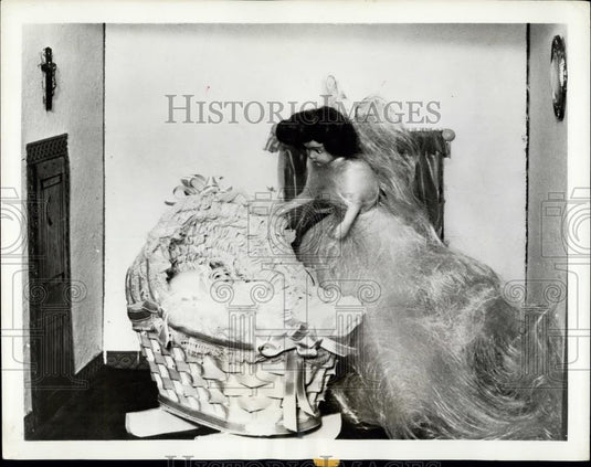 Press Photo Guardian angel watches Little Marguerite's Cradle - Historic Images