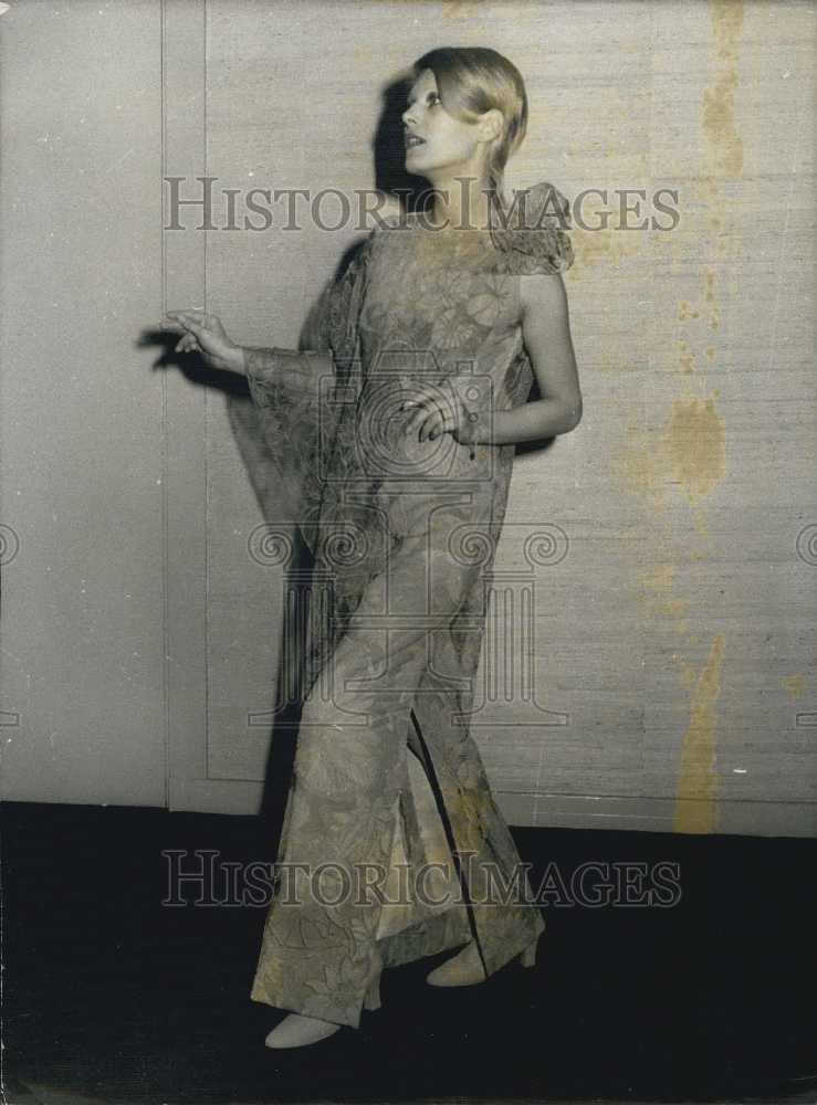 Press Photo French Model in Fashions of 1972 - Historic Images