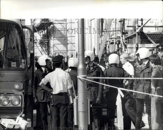 1978 Press Photo Heavy Police guard on Israeli Air Crews at the Europa Hotel - Historic Images