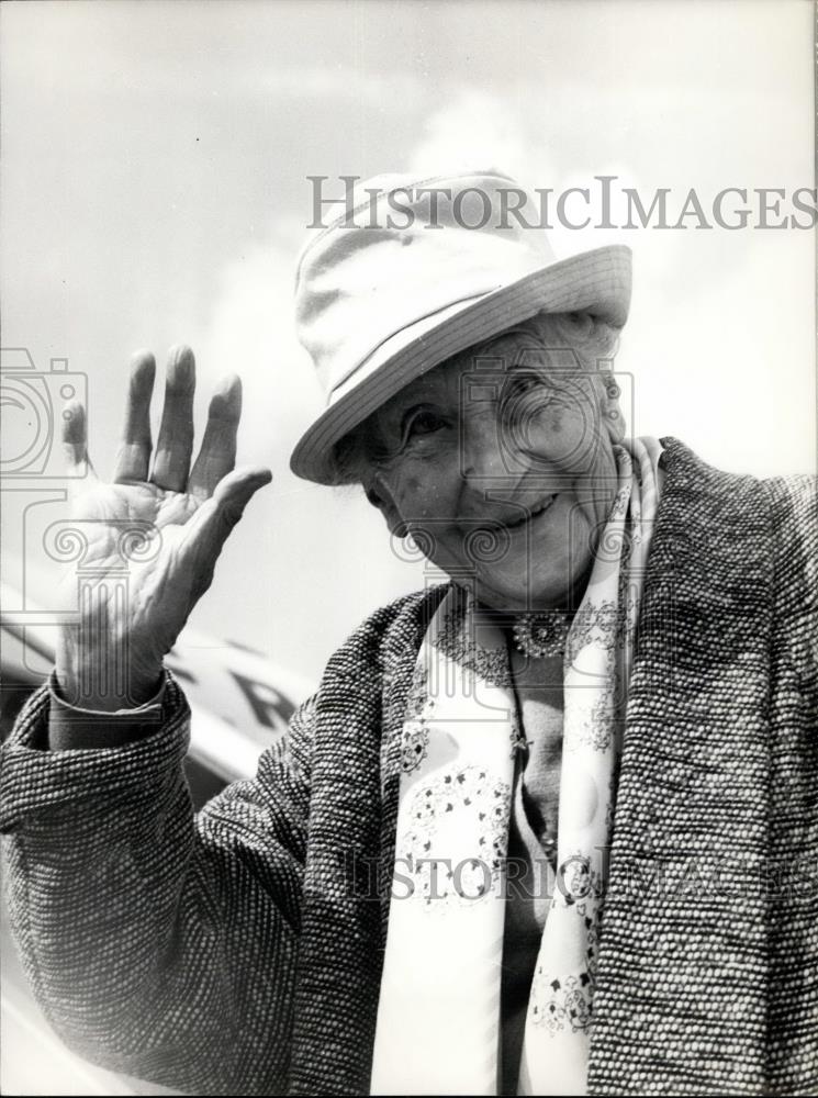 1963 Press Photo Mrs. Marie Mering, 95,Air-France&#39;s Oldest passenger - Historic Images