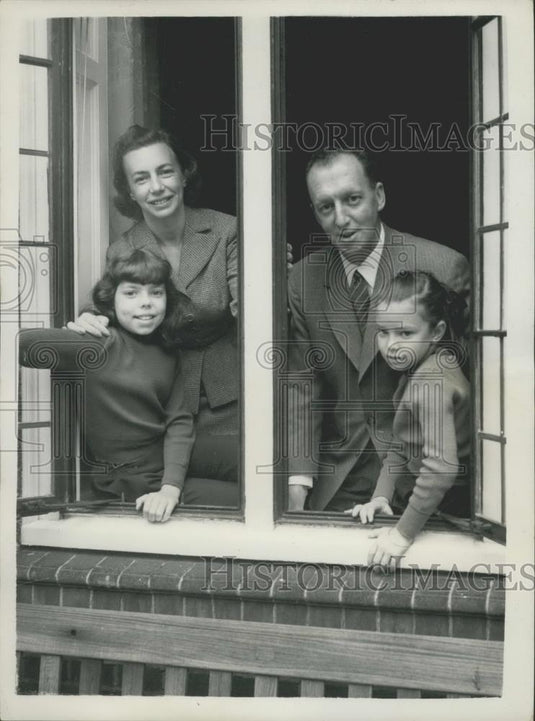 1954 Press Photo Uruguayan Ambassador to London, Dr. Jose A. Quadros& family - Historic Images