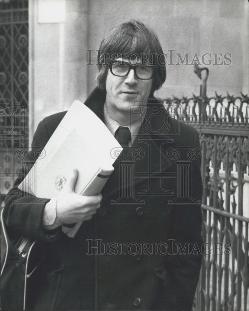 1977 Press Photo Clive Jenkins Sues Socialist Worker Newspaper - Historic Images
