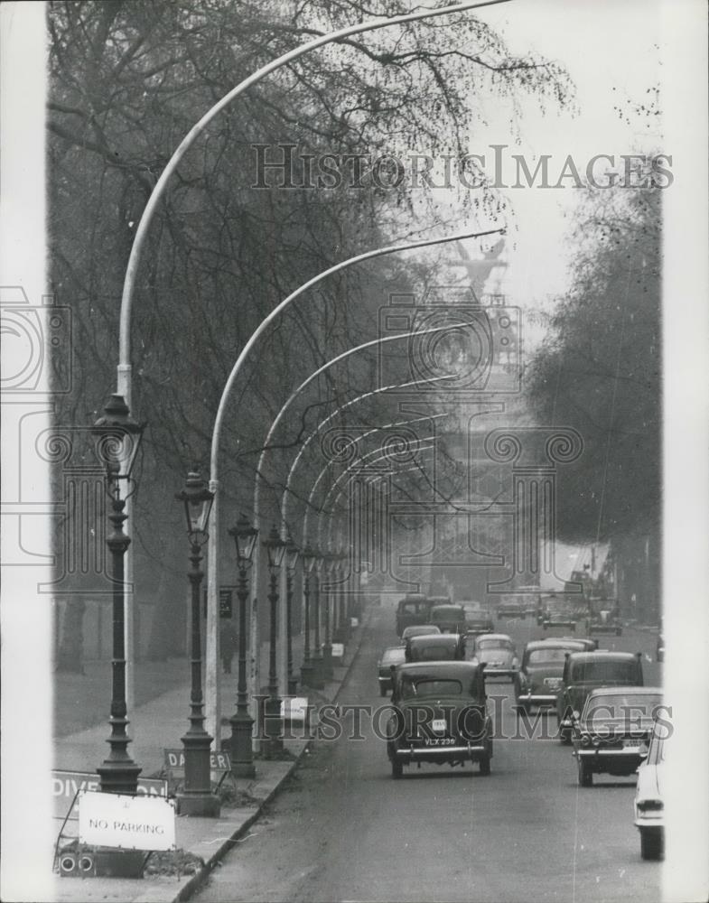 1968 Press Photo New gas lights for roads in London - Historic Images