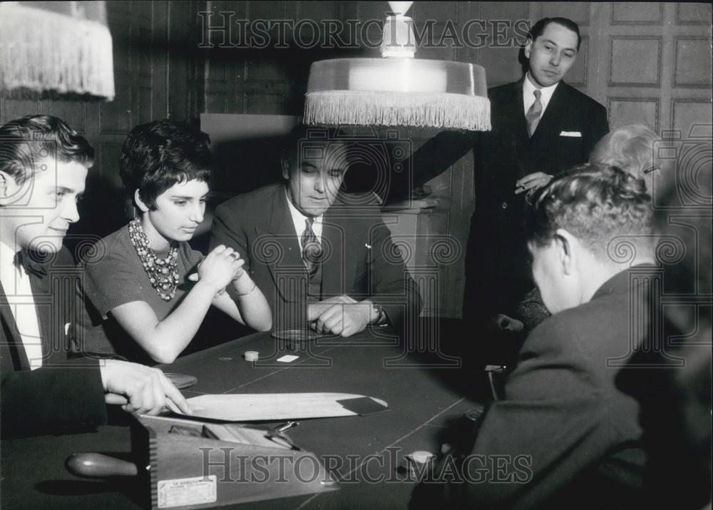 Press Photo Casino patrons - Historic Images