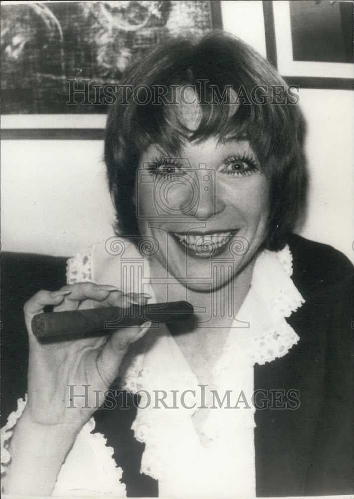 1976 Press Photo Actress Shirley MacLaine for "Sweet Charity" - Historic Images