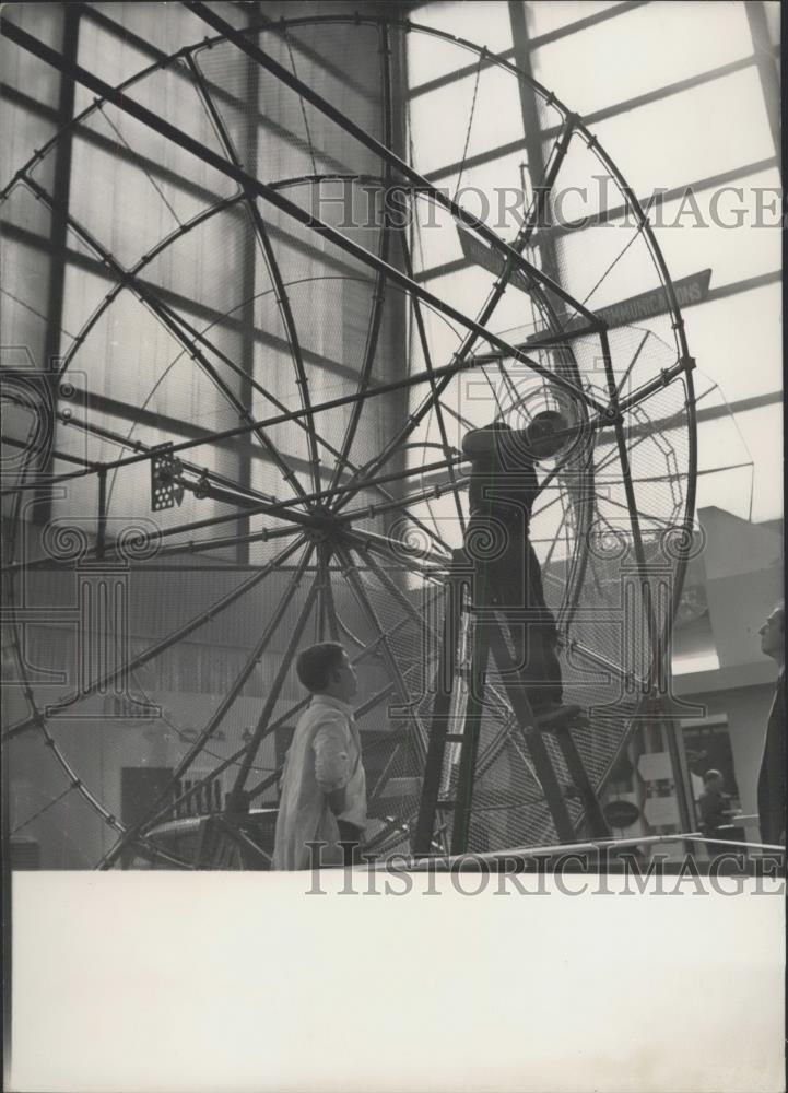 1958 Press Photo A giant Hertzien Radar at annual Radio and T.V. Show - Historic Images