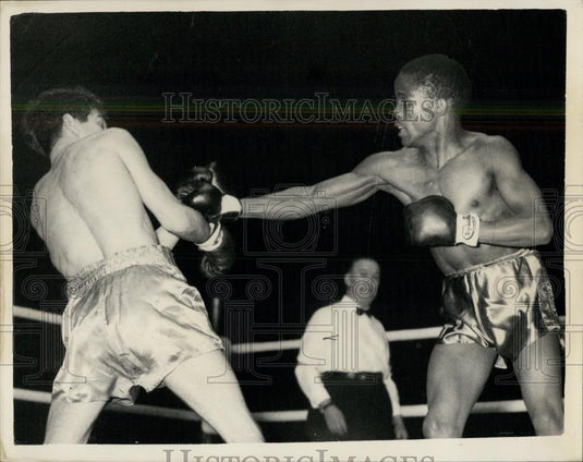 1954 Press Photo Jake Tuli v Dai Dower" The Flyweight Championship boxing - Historic Images
