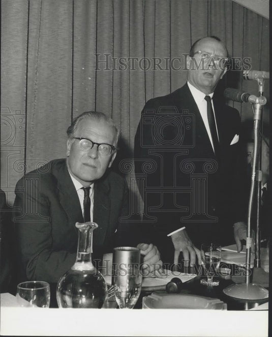 1968 Press Photo Mr. Mark Norman (l) & Mr. Heimann - Historic Images