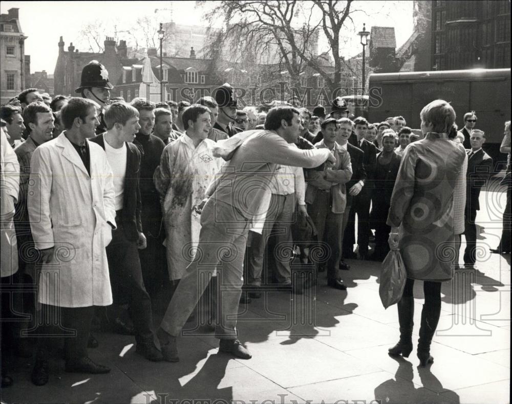 1968 Press Photo Smithfield Porters March To Westminster - Historic Images