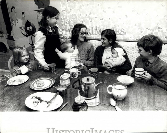 Press Photo Ugandan refugees at MP for South East Derbyshire home - Historic Images