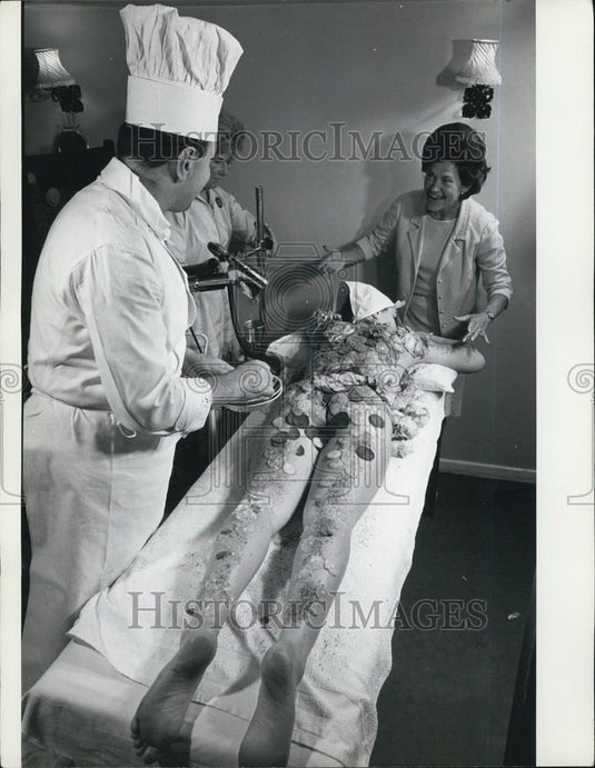 Press Photo Woman as a dinner plate - Historic Images
