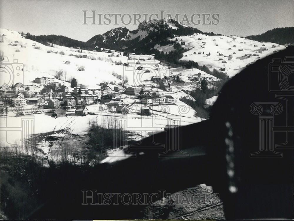1974 Press Photo village of Amden has been cut from the outer world by the lands - Historic Images