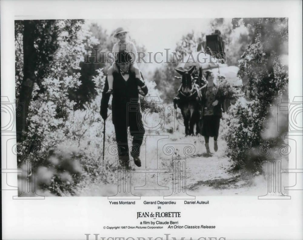 1997 Press Photo Gerard Depardieu, Ernestine Mazurowna in Jean de Florette - Historic Images