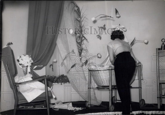 1952 Press Photo exhibition "Flowers at Home" - Historic Images