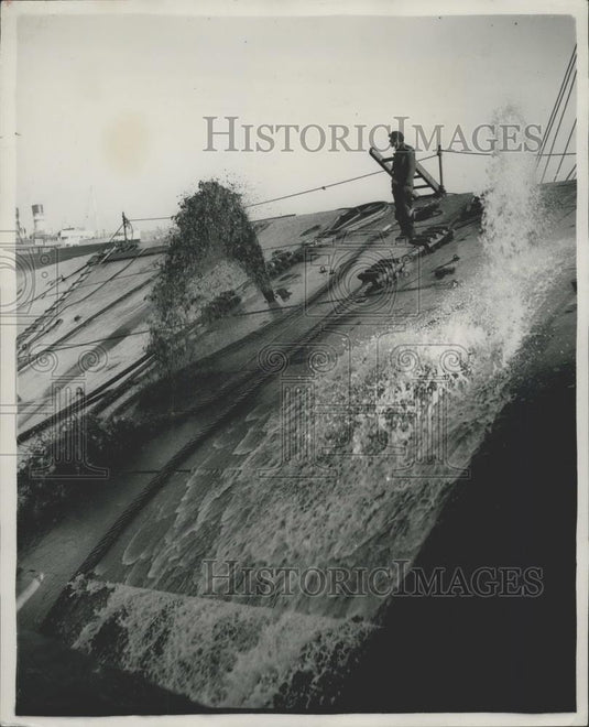 1953 Press Photo Efforts to Raise Sunken Danish Liner "Kronprins Federik" - Historic Images