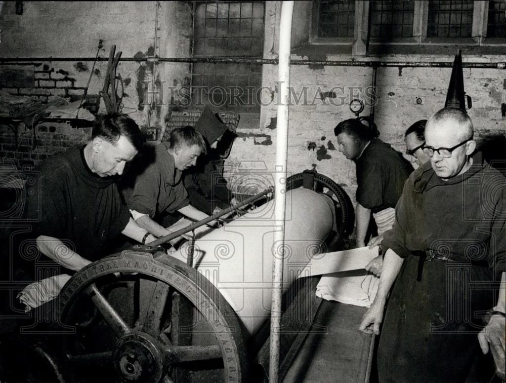 Press Photo Benedictine Monks Of Prinknash Doing Laundry - Historic Images