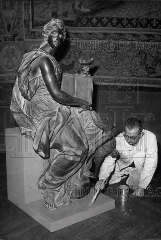 Press Photo "The Vigilance" by a XVII century sculptor Martin Desjardins. - Historic Images