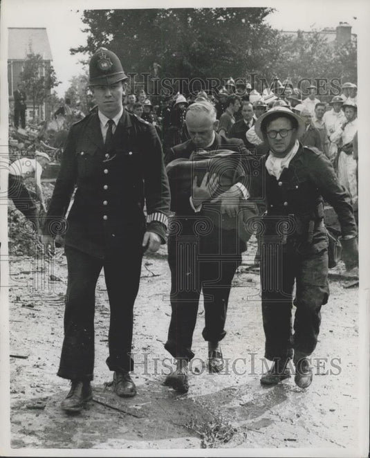 1958 Press Photo Scene where Viking Aircraft Crashed On Houses - Historic Images