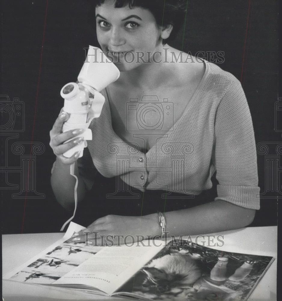 1958 Press Photo IDROFA the international druggist exhibition,The climate-mask - Historic Images