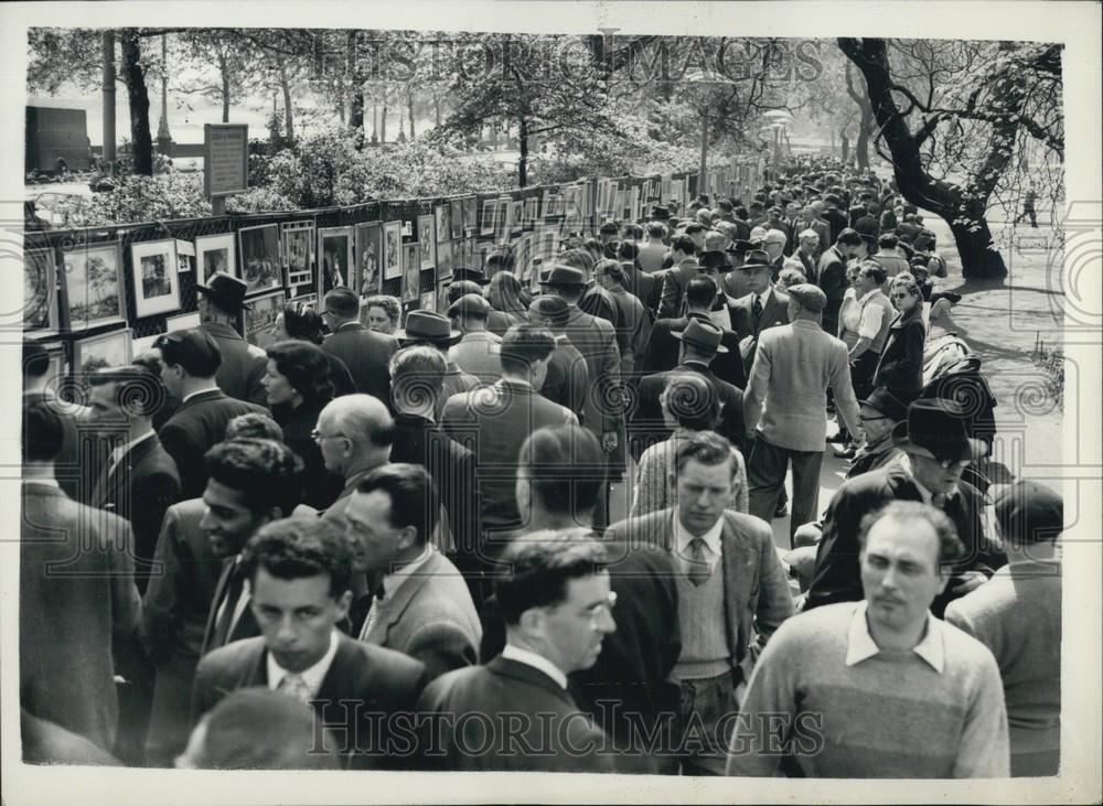 1957 Press Photo Open Air Art showat Embankment Gardens - Historic Images