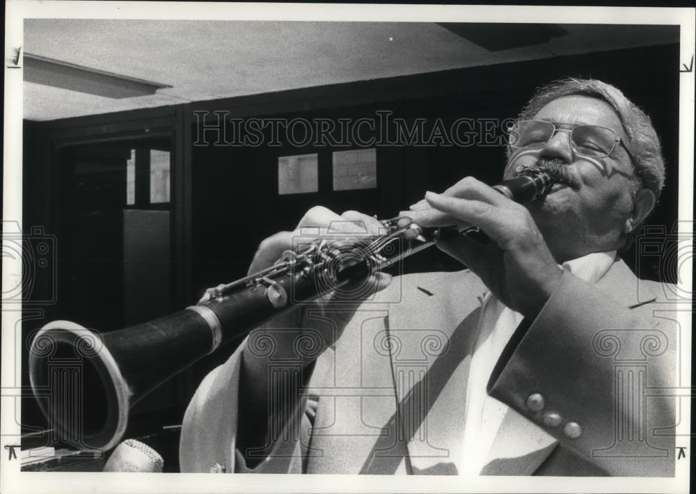 1983 Press Photo Sammy Fingu Dixieland Musician - cvp20804 - Historic Images