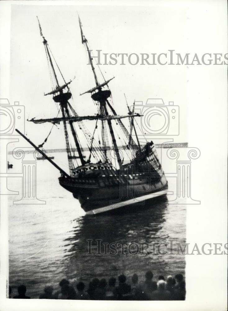 1957 Press Photo The &quot;Mayflower II&quot; - the replica of the Pilgrim Fathers&#39; ship - Historic Images