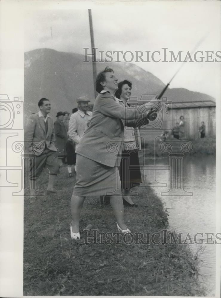 Press Photo Fishing contest held in Garmisch - Historic Images