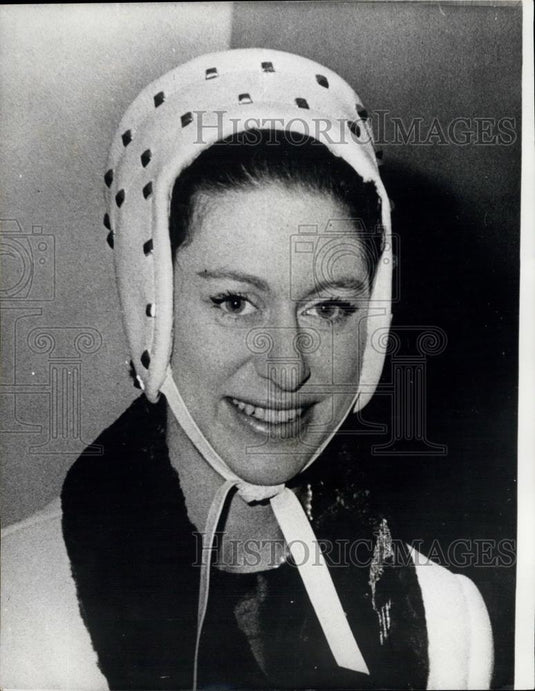 1966 Press Photo Princess Margaret in "Para" Hat - Historic Images