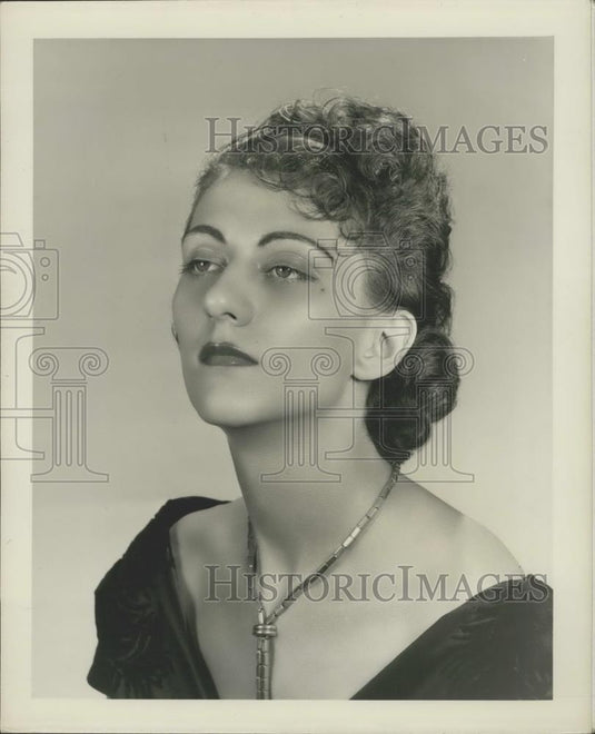 Press Photo New hairstyles - Historic Images