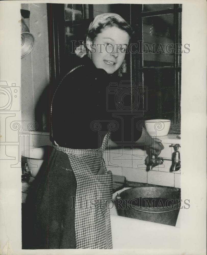 1954 Press Photo Miss Claire Rubattel ,daughter of Swiss Pres. - Historic Images