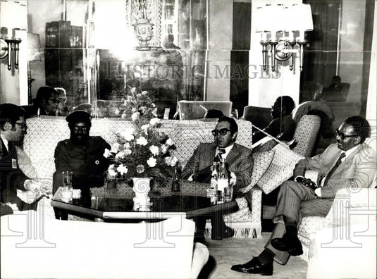 1975 Press Photo Dr Agostinho Neto & Dr Jonas Savimbi in Portugal - Historic Images