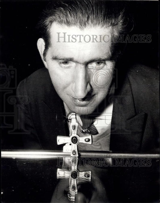 1967 Press Photo 7th century Gold Cross - Historic Images
